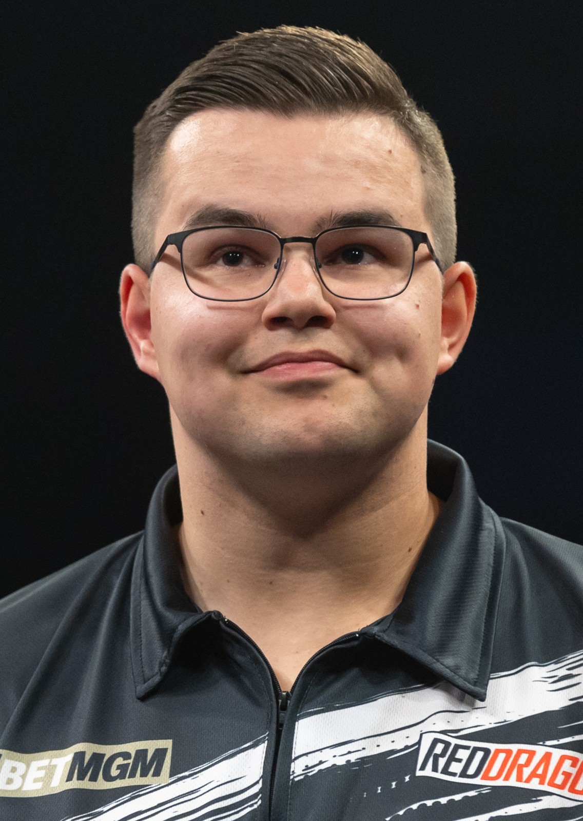 GLORIOUS GIAN VAN VEEN WHITEWASHES HOME HERO NANDOR MAJOR AT HUNGARIAN DARTS TROPHY