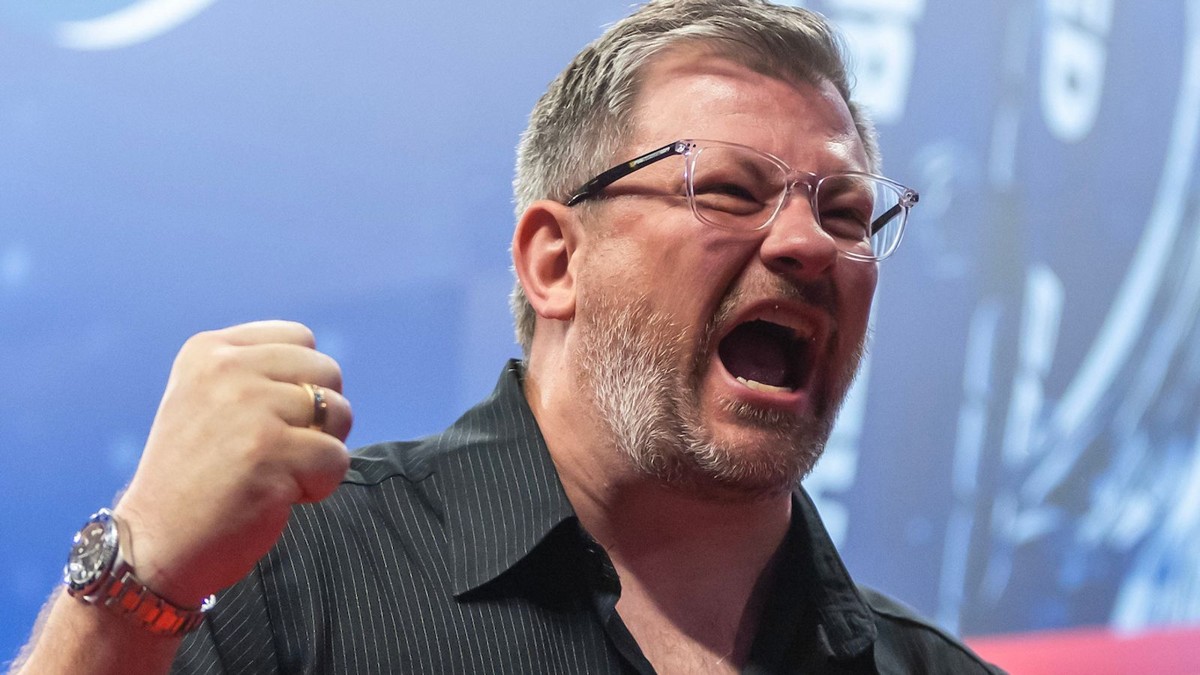 CHARLIE MANBY NAMES JAMES WADE AS DARTS' BEST TRASH TALKER: 'HE CAN GET IN MY HEAD AS WELL AS ANYONE'